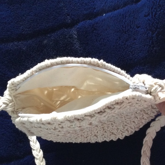 Crossbody crochet-look purse - Picture 5 of 6
